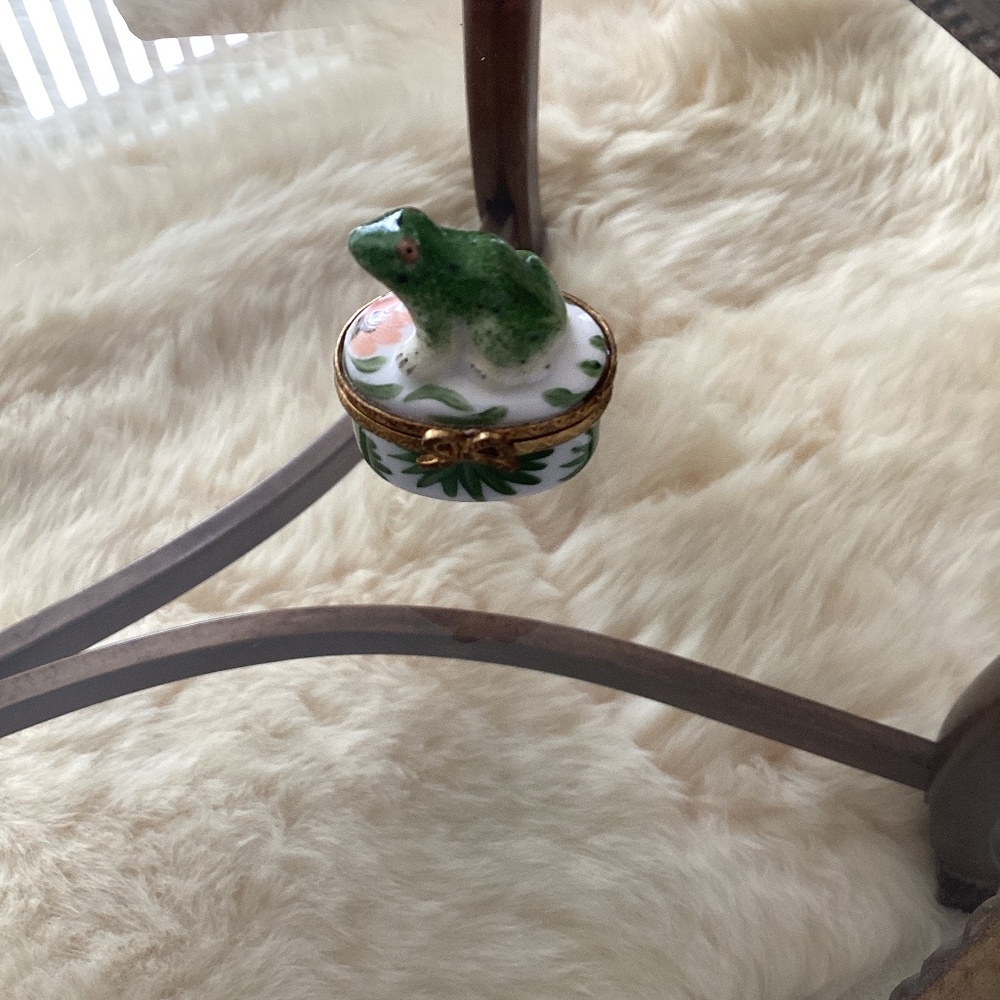 Royal Danube Hinged Frog Trinket Box